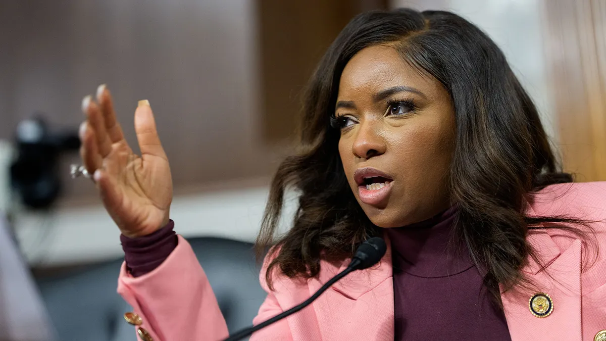 Jasmine Crockett dodges questions on hiring bodyguard with criminal past