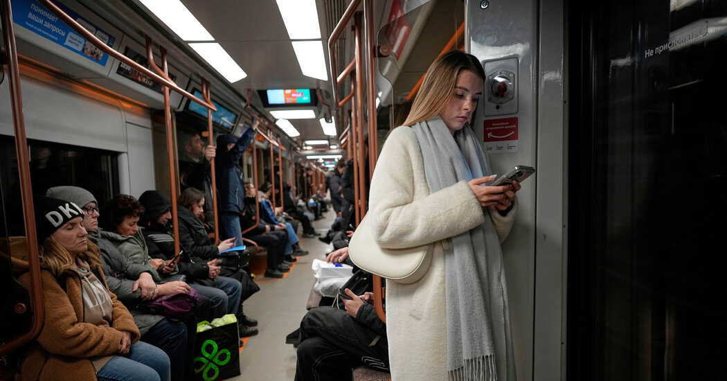 Internet Restrictions Spur Russians to Openly Question Putin’s Moves