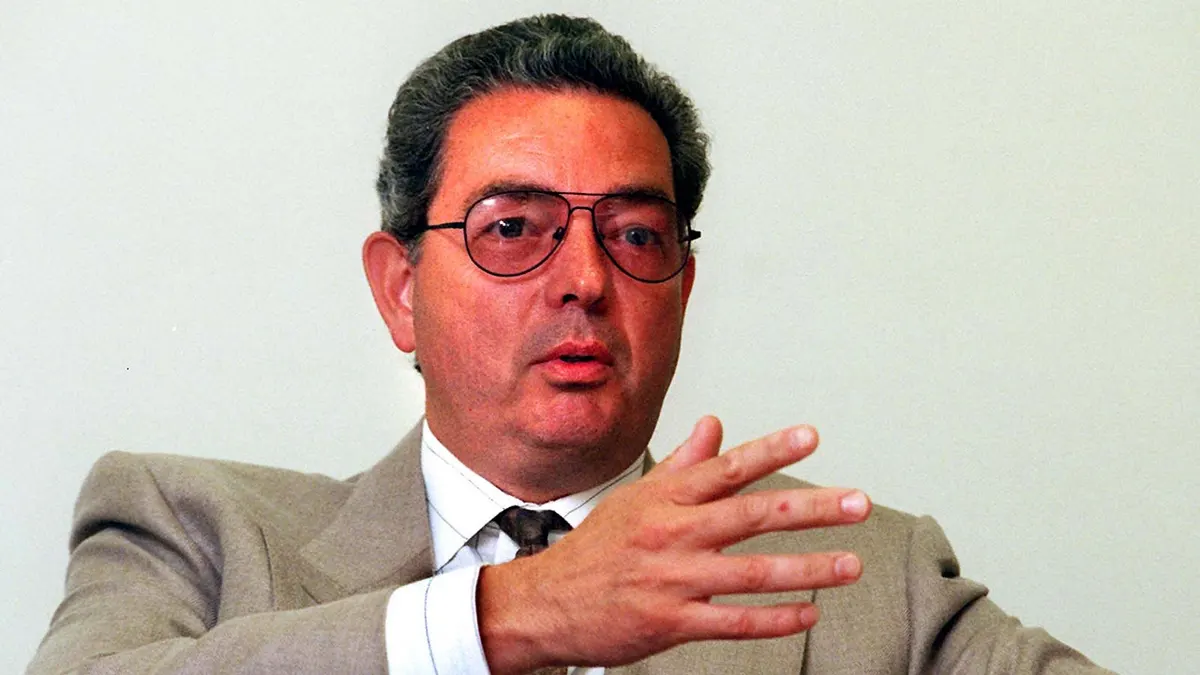 Wes Moore slams Baltimore Sun as ‘right-wing’ ahead of exposé story Wes Moore slams Baltimore Sun as ‘right-wing’ ahead of exposé story