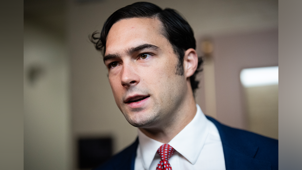 House Republicans split over Salazar’s immigration bill as Trump is urged to act