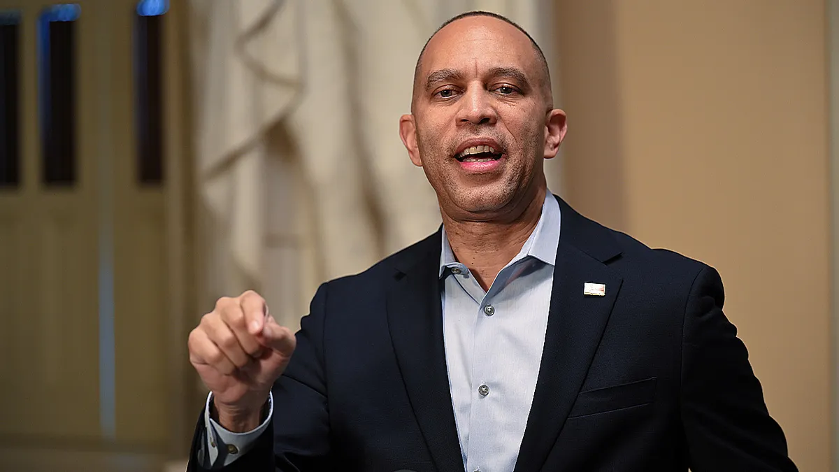 Hakeem Jeffries caught off guard by child’s question about Democrats