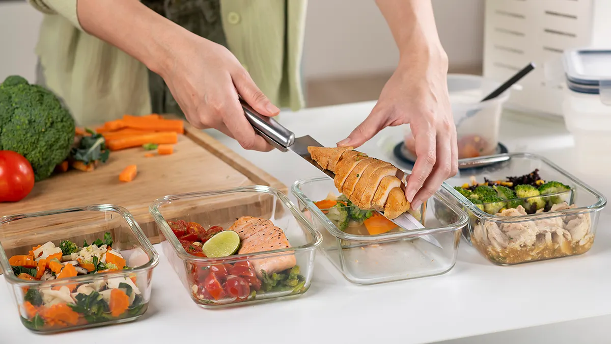 Eating the same meals repeatedly may help you lose more weight, study finds