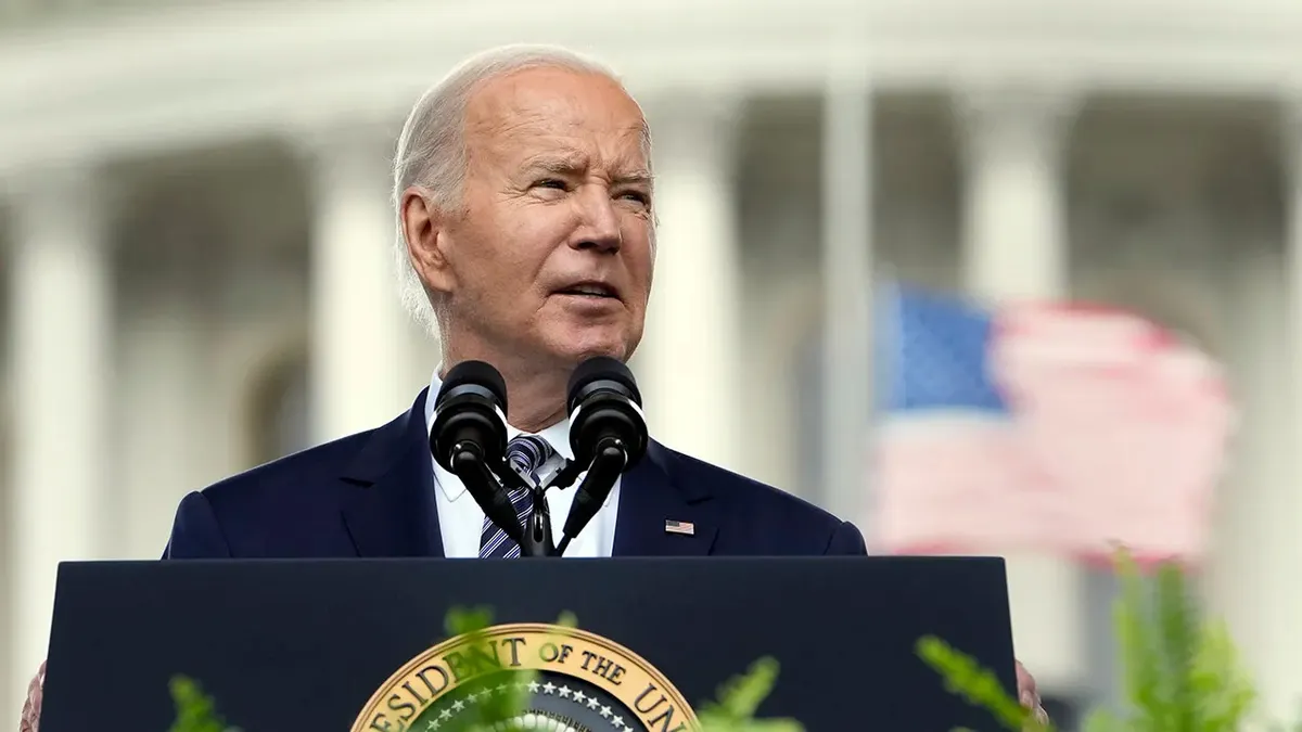 Biden appears to mistake a Black man for Obama during Syracuse speech Biden appears to mistake a Black man for Obama during Syracuse speech