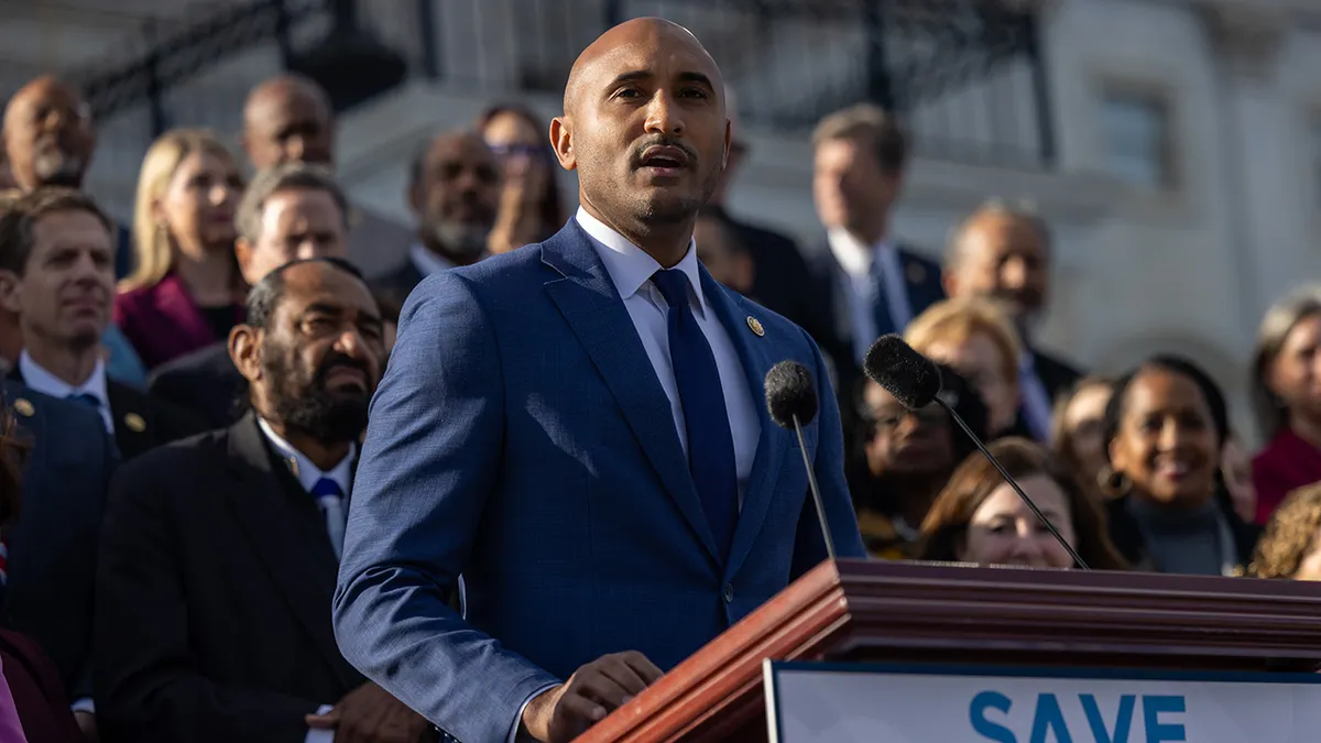 WATCH: Democrat asks crowd about voter ID — response raises eyebrows WATCH: Democrat asks crowd about voter ID — response raises eyebrows