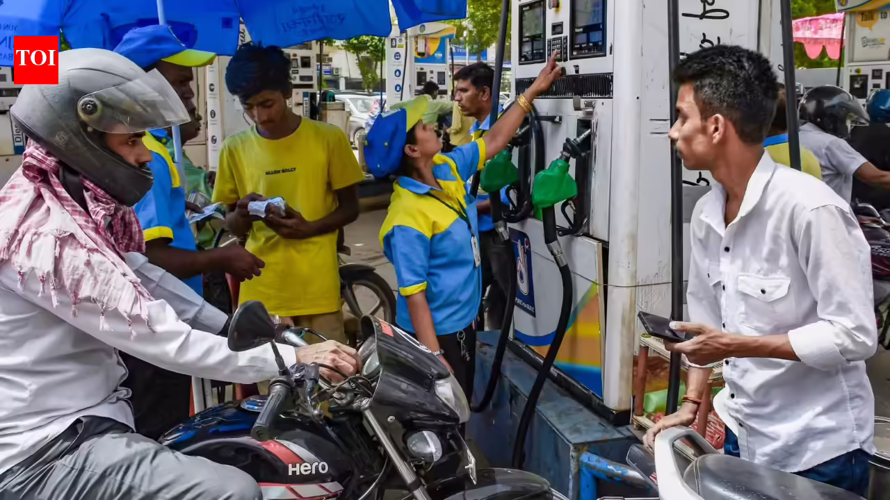 Gulf Crisis Fuel Stocks: Gulf crisis: Government says fuel stocks adequate amid panic buying in some states, urges public to avoid hoarding
