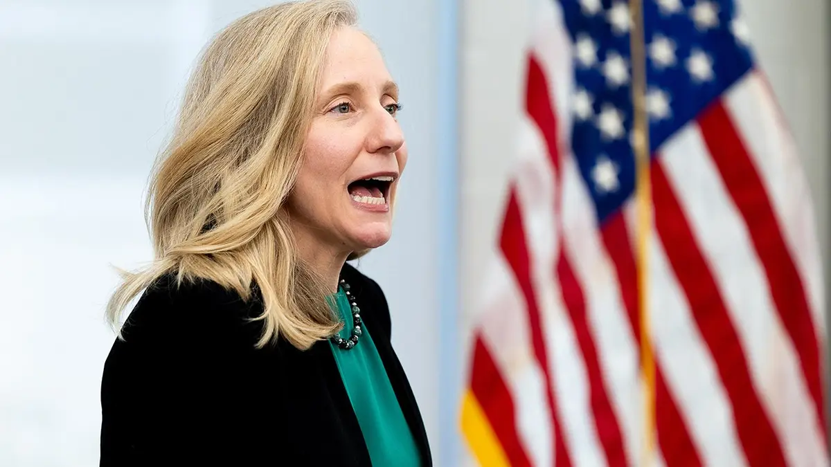 Virginia governor signs order to block federal agents at polling places Virginia governor signs order to block federal agents at polling places