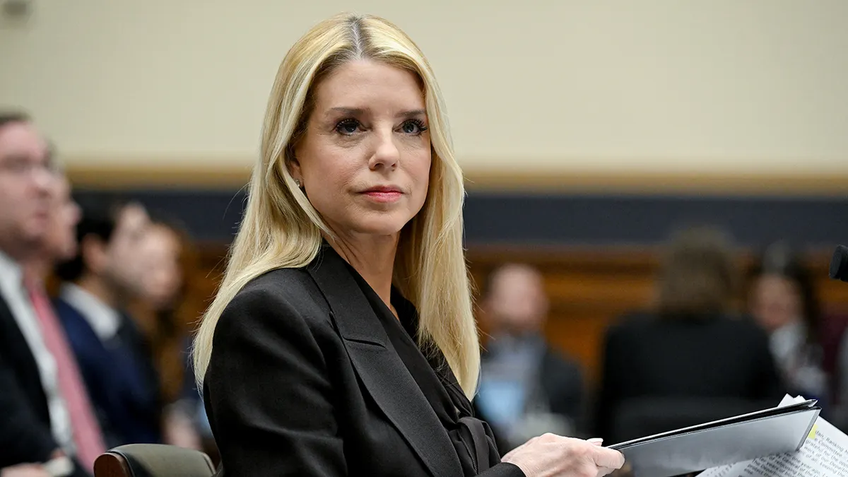 Former AG Pam Bondi diagnosed with thyroid cancer, underwent treatment Former AG Pam Bondi diagnosed with thyroid cancer, underwent treatment